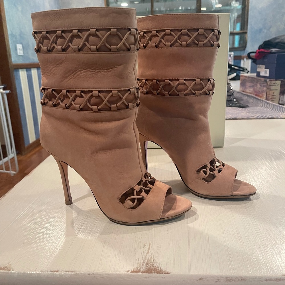 Rachel Roy nubuck boot. - Picture 2 of 4